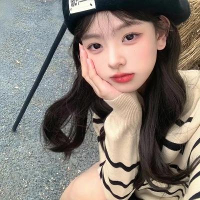 看不见的月亮 海报